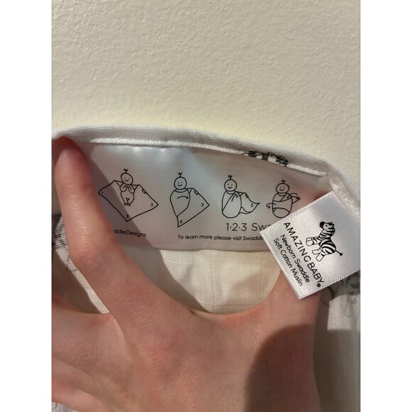 NWOT Amazing Baby Muslin Zebra Swaddle Blanket - Picture 4 of 4